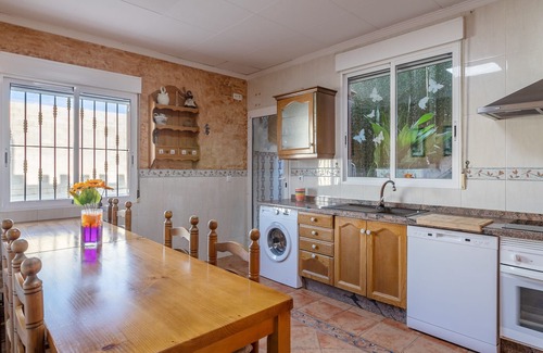 Alicante Casa | Holiday Home 'Mar De Ilusiones' with Wi-Fi and Air Conditioning