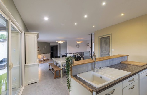 Brujas Casa | Holiday Home 'Mas D'alex - Piscine' with Private Pool, Private Terrace and Wi-Fi