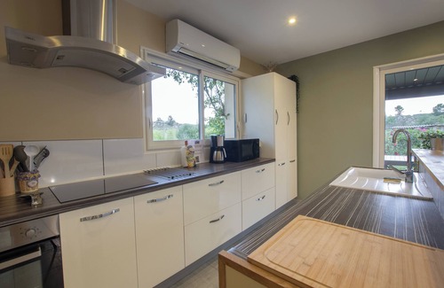 Brujas Casa | Holiday Home 'Mas D'alex - Piscine' with Private Pool, Private Terrace and Wi-Fi