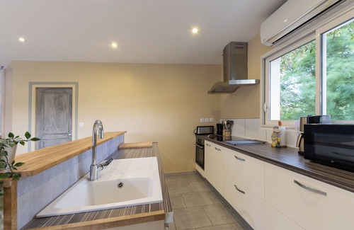 Brujas Casa | Holiday Home 'Mas D'alex - Piscine' with Private Pool, Private Terrace and Wi-Fi