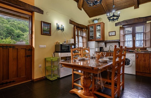 Villayon Casa | Casa de vacaciones 'Maseda 1' con vistas a la montaña, terraza compartida y jardín privado