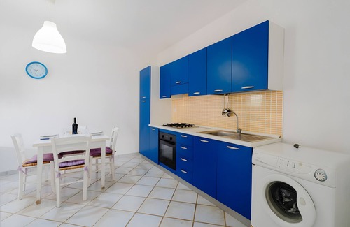 Porto Cesareo Casa | Casa de vacaciones 'Mery Villaggio Chiusurelle' con terraza privada, jardín y aire acondicionado