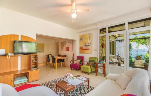 Mimice Casa | Holiday Home Mimice 21 With Outdoor Swimmingpool