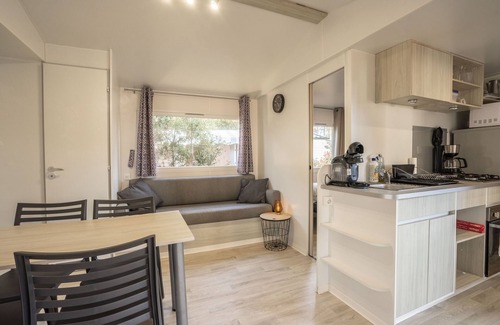 Les Mathes Casa | Casa de vacaciones 'Mobil Home La Palmyre' con piscina compartida y terraza privada