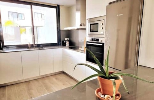 Fuengirola Casa | Casa de vacaciones 'Modern Terrassed House Close Beach' con vistas al mar