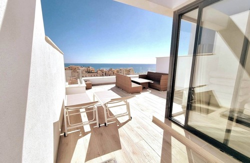 Fuengirola Casa | Casa de vacaciones 'Modern Terrassed House Close Beach' con vistas al mar