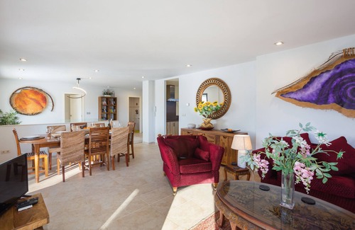 La Drova Casa | Holiday Home 'Mountain View Villa' with Mountain View, Wi-Fi and Air Conditioning