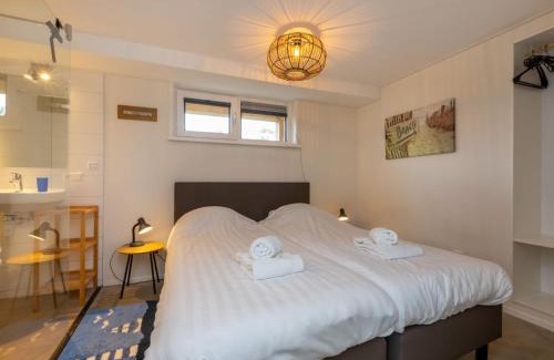 Burgh-Haamstede Casa | Holiday Home near Beach Burgh-Haamstede, cleaning included
