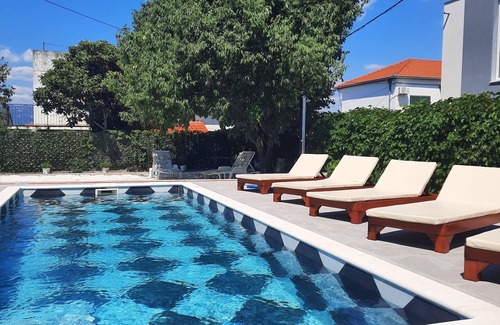 Slatine Casa | Holiday Home Nino con piscina privada