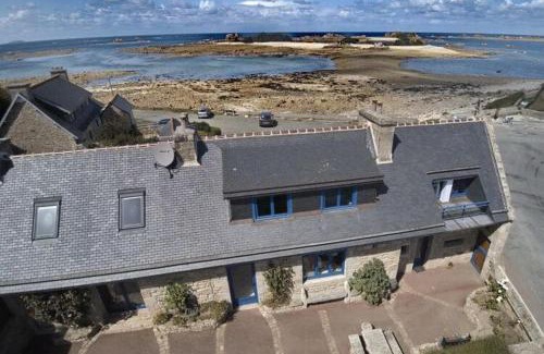 Penvenan Casa | Holiday Home on Pink Granite Coast with Sea View