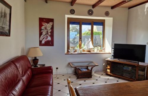 Penvenan Casa | Holiday Home on Pink Granite Coast with Sea View