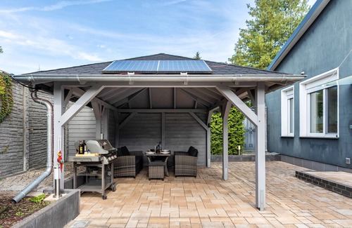 Rathenow Casa | Casa de vacaciones 'Ferienhaus Optikstadt Rathenow' con terraza privada y Wi-Fi