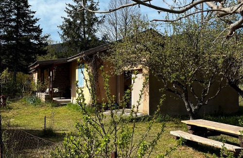 Thorame-Basse Casa | Casa de vacaciones 'Petit Chalet' con vistas a la montaña, terraza privada y jardín privado