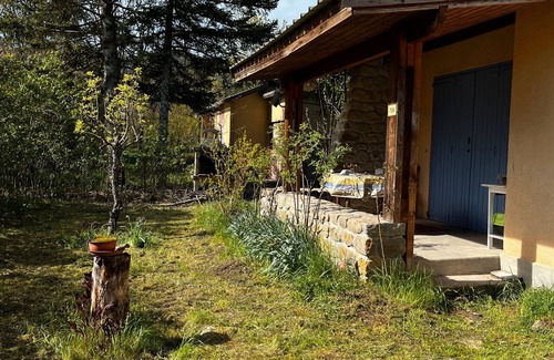 Thorame-Basse Casa | Casa de vacaciones 'Petit Chalet' con vistas a la montaña, terraza privada y jardín privado