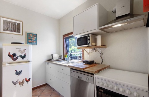 Beijos Casa | Casa de vacaciones 'Casa De Andrães Magnolias' con piscina compartida, Wi-Fi y aire acondicionado
