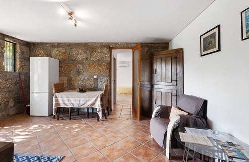 Beijos Casa | Casa de Vacaciones 'Casa De Andrães Pomar' con Piscina Compartida, Terraza Privada y Wi-Fi
