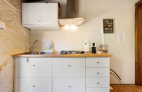Beijos Casa | Casa de vacaciones 'Casa De Andrães Camélias' con piscina compartida, Wi-Fi y aire acondicionado