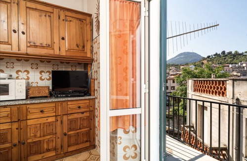 Dorgali Casa | Casa de vacaciones 'Rachele' con vistas a la montaña, Wi-Fi y aire acondicionado