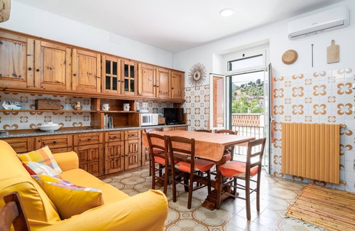 Dorgali Casa | Casa de vacaciones 'Rachele' con vistas a la montaña, Wi-Fi y aire acondicionado