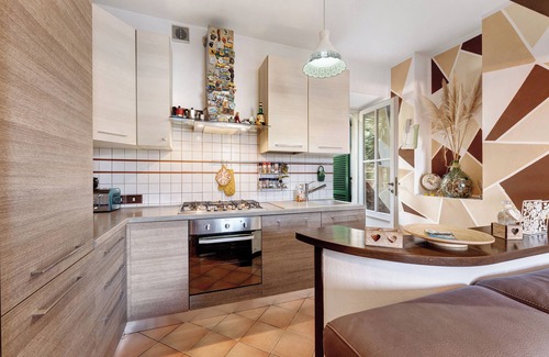 Avegno Casa | Casa de vacaciones 'Rebecca's Home' con vistas a la montaña, jardín privado y Wi-Fi