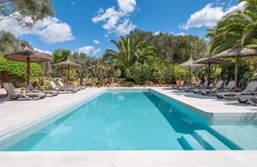 Costitx Casa | Casa de vacaciones 'Redonda 1' con vistas a la montaña, piscina compartida y Wi-Fi