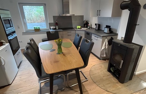 Schwerin Casa | Casa de vacaciones 'Rehblick Schwerin' con terraza privada, Wi-Fi y aire acondicionado