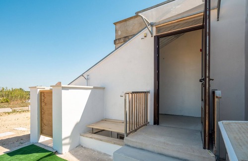 Galatone Casa | Holiday Home 'Rosso Pepe' with Private Terrace, Private Garden and Air Conditioning