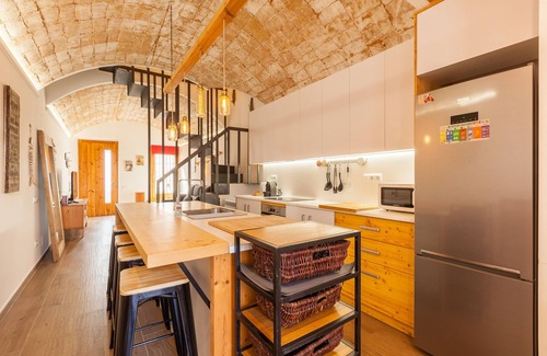 Arenys de Mar Casa | Casa de vacaciones 'Sant Rafel House' con terraza privada y Wi-Fi