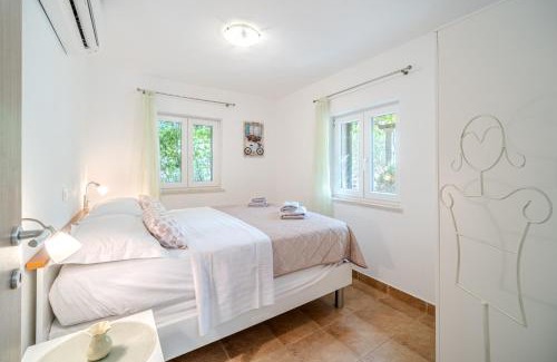 Cove Osibova (Milna) Casa | Holiday Home Sarbunara