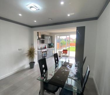 North Greenford Casa | Holiday Home Short Distance from Heathrow Airport and Central London