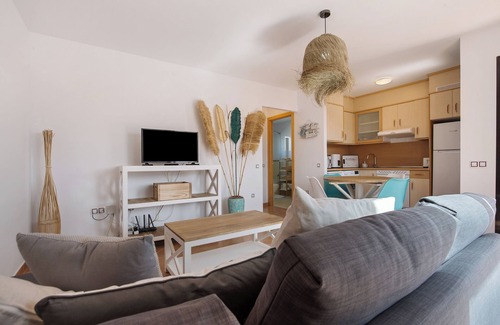 La Oliva Casa | Casa de vacaciones 'Sunny Home' con piscina, jardín y Wi-Fi
