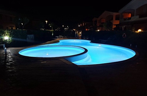 Murta Maria Casa | Casa de vacaciones 'Turchese' con vistas a la montaña, piscina, terraza y aire acondicionado
