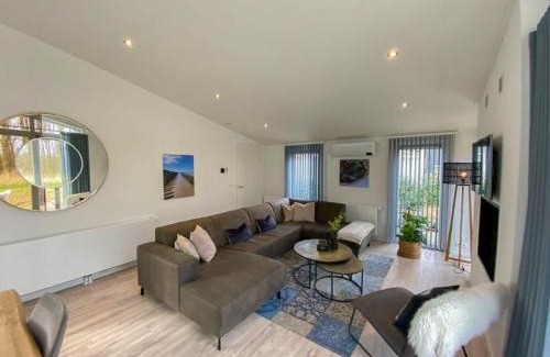 Wemeldinge Casa | Holiday Home Vakantiehuis Ruisweg 97 by Interhome