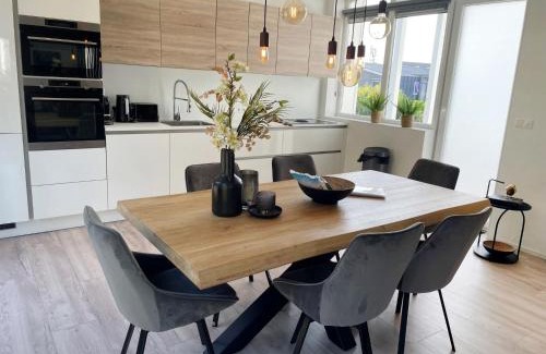 Wemeldinge Casa | Holiday Home Vakantiehuis Ruisweg 97 by Interhome