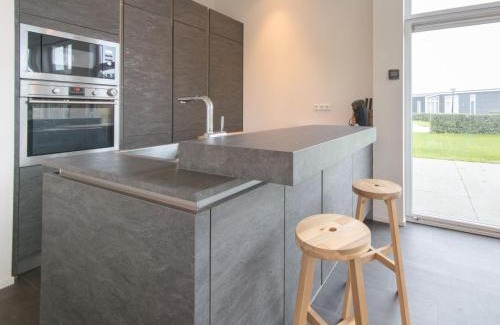 Wemeldinge Casa | Holiday Home Vakantiehuis Ruisweg 91 by Interhome