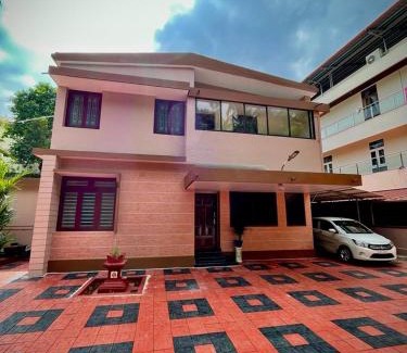 Adyar Casa | Holiday Home #Vibrant#Hear of the City #Family Only