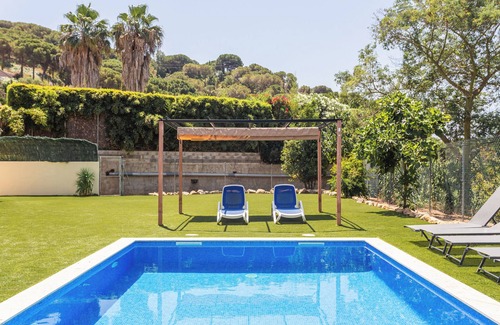Lloret de Mar Casa | Casa de vacaciones 'Villa Jarana' con vistas a la montaña, Wi-Fi y aire acondicionado