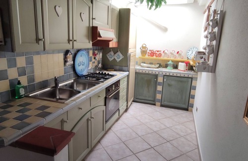 Monte Petrosu Casa | Casa Vacacional 'Villetta Girgolu' con Jardín Privado y Aire Acondicionado