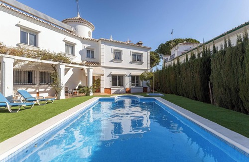Nerja City Centre Casa | Casa de vacaciones 'Villa Eden Nerja' con vistas a la montaña, piscina, jardín y terrazas