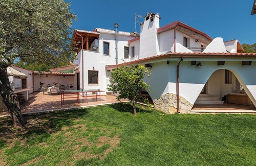 Torre degli Ulivi Casa | Casa de vacaciones 'Villa Eleonora Residence App To 4' con piscina compartida, Wi-Fi
