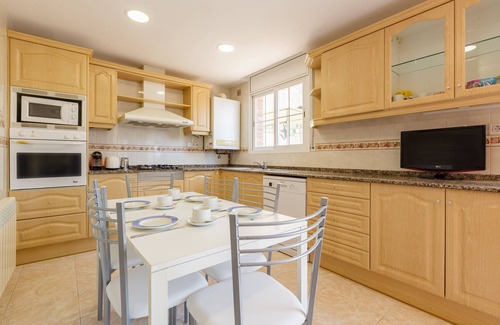 Canet de Mar Casa | Casa de vacaciones 'Villa Grau' con vistas al mar, Wi-Fi y aire acondicionado
