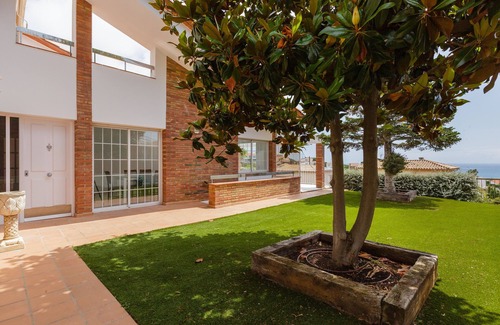 Canet de Mar Casa | Casa de vacaciones 'Villa Grau' con vistas al mar, Wi-Fi y aire acondicionado