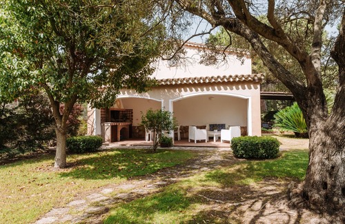 Nora Casa | Casa de vacaciones 'Villa Marilisa' con terraza privada, jardín privado y aire acondicionado