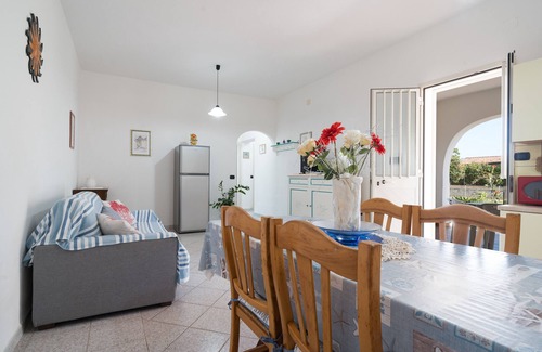 Orosei Casa | Casa de vacaciones 'Villa Sa Mela 28' con Wi-Fi, terraza privada y jardín