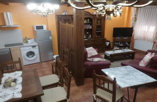 Ampudia Apartamento | Holiday Home 'Villa y Corte - Colegiata' with Wi-Fi