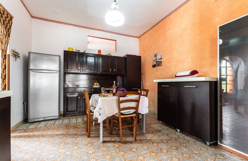 Solanas Casa | Holiday Home 'Villetta Degli Ulivi' with Private Terrace, Private Garden and Air Conditioning