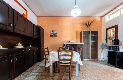 Solanas Casa | Holiday Home 'Villetta Degli Ulivi' with Private Terrace, Private Garden and Air Conditioning