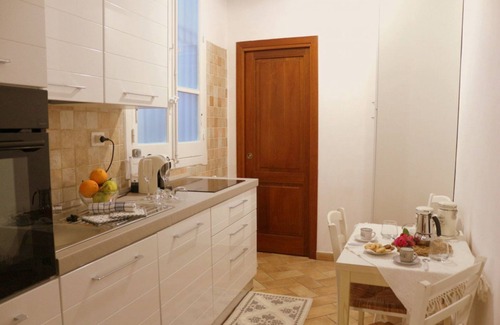 Historic Castle District Apartamento | Holiday Home Virgilio House