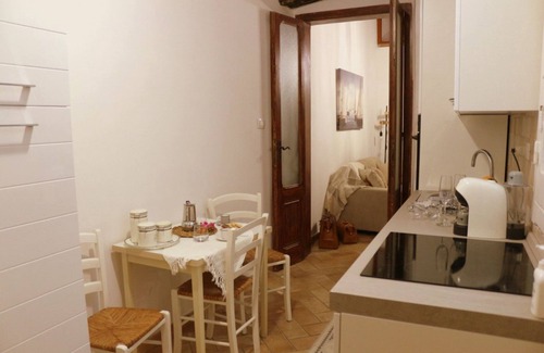 Historic Castle District Apartamento | Holiday Home Virgilio House