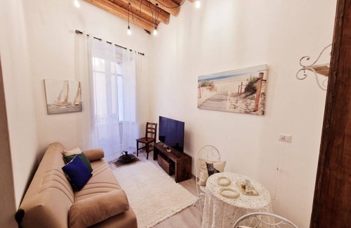 Historic Castle District Apartamento | Holiday Home Virgilio House 2